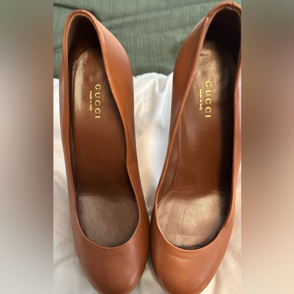 Gucci Tan Leather Classic Round-Toe Pumps